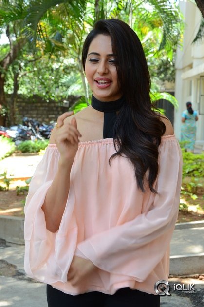 Rakul-Preet-At-Jaya-Janaki-Nayaka-Movie-Success-Meet